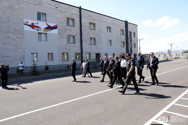 Глава МВД Грузии ознакомился с работой Патрульной службы и Центра 112 в Ереване