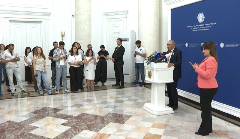 Никол Пашинян на брифинге для журналистов в Вайоц-Дзоре
