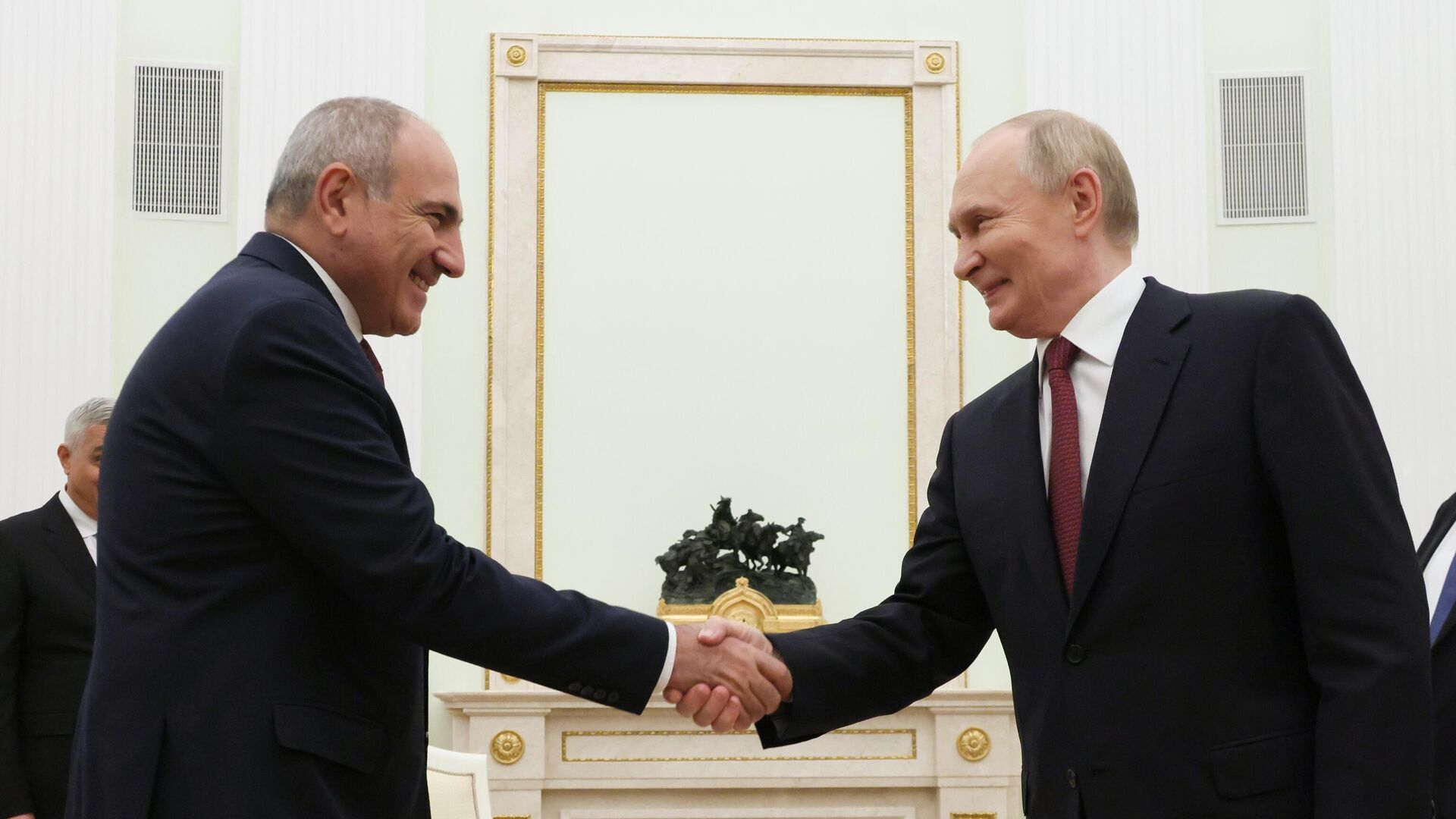 Пашинян поздравил Путина с Днём России: сотрудничество продолжится