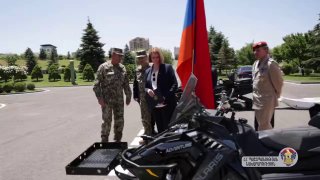 Германия передала Армении 16 снегоходов для ВС в рамках модернизации