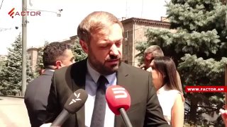 Министр экономики Армении Геворг Папоян выступает с заявлением о ЕАЭС