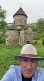 Никол Пашинян у церкви Мору-Дзори в селе Лусаовит, Вайоц-Дзор