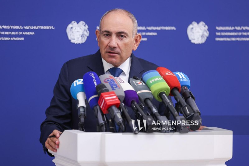 Премьер-министр Армении Никол Пашинян на брифинге в Ереване