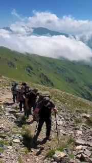 Никол Пашинян покорил гору Хуступ в Сюникской области