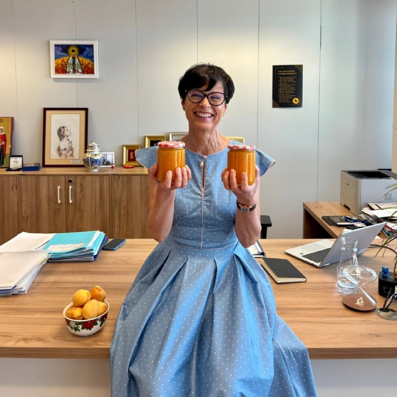 Еврокомиссар Марта Кос: «Банки свободы» — варенье из армянских абрикосов как символ перемен в Армении и выбора в пользу ЕС