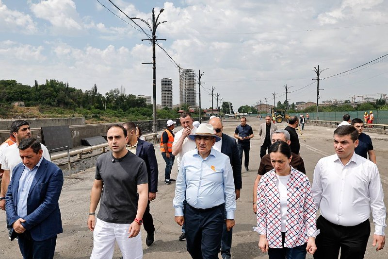 Пашинян проинспектировал ремонт моста Киевян в Ехегнадзоре