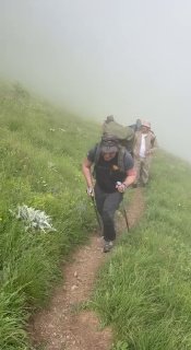 Никол Пашинян совершает восхождение в горах, Вайоц-Дзор