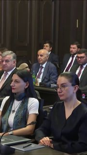 Никол Пашинян выступает на мероприятии в Вайоц-Дзоре