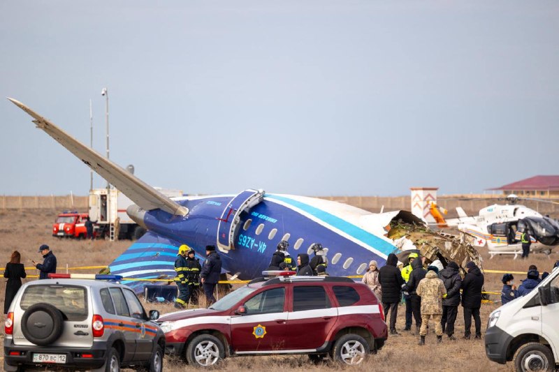 Самолет Azerbaijan Airlines в аэропорту Баку, иллюстрация к новости о возобновлении рейсов в Россию